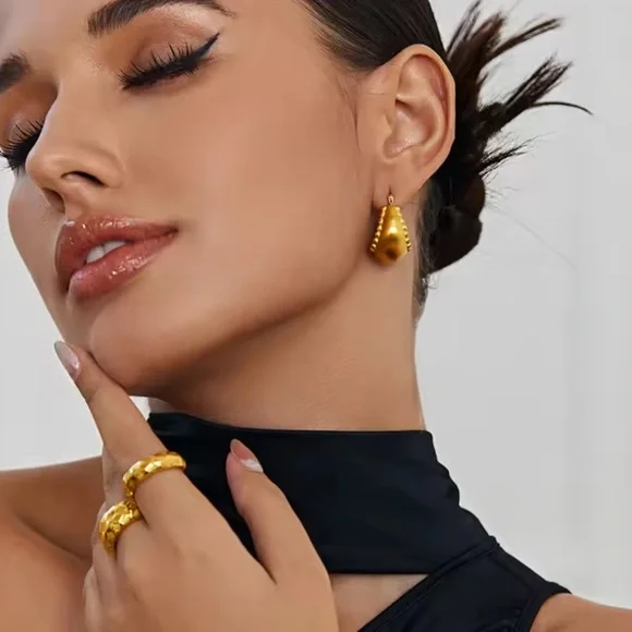 Basket Matte Golden Hoop Earrings 18 K Gold Stainless Steel - Picture 3 of 11